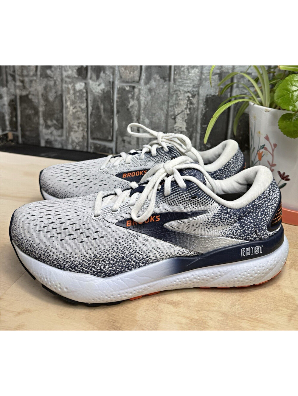 Brooks Ghost Men’s Running Shoes Mesh Breathable US 8.5 D White/Blue/Orange